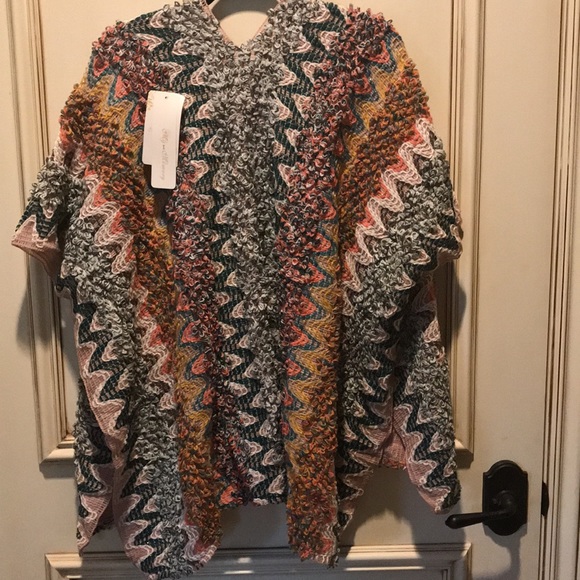 Poncho Style Cover with Pockets - Picture 5 of 6